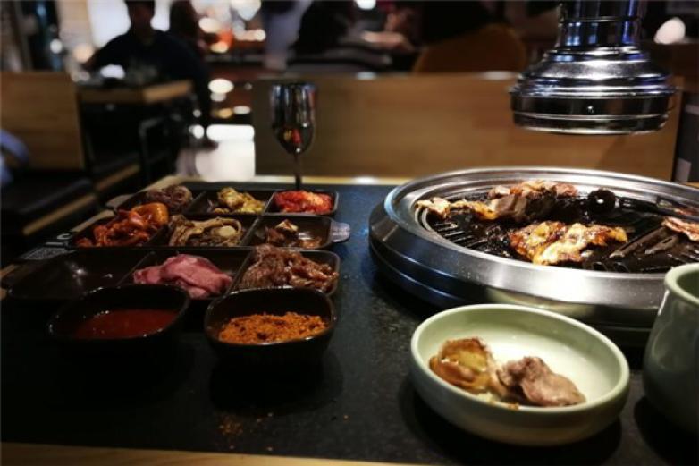 九寸钉自助炭火烤肉